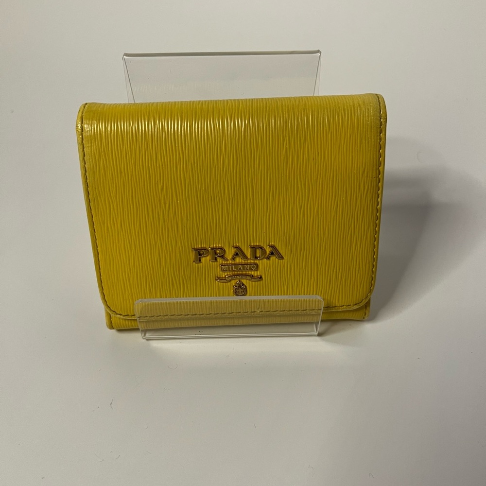 AUTHENTIC PRADA VITELLO MOVE TRIFOLD WALLET COA INCLUDED